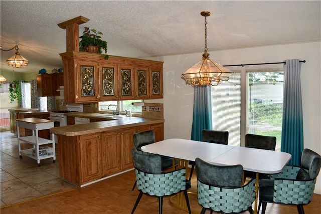 25051 Lakeshore Dr, Mathis, TX 78368