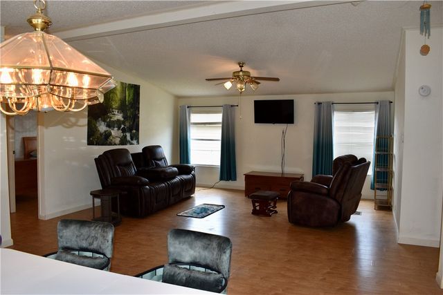 25051 Lakeshore Dr, Mathis, TX 78368