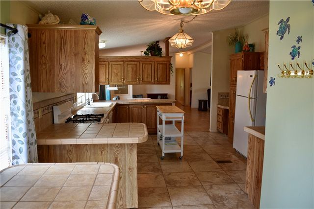 25051 Lakeshore Dr, Mathis, TX 78368