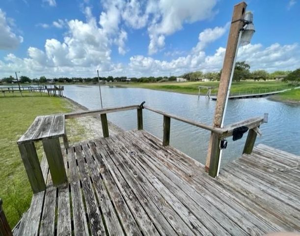 25051 Lakeshore Dr, Mathis, TX 78368