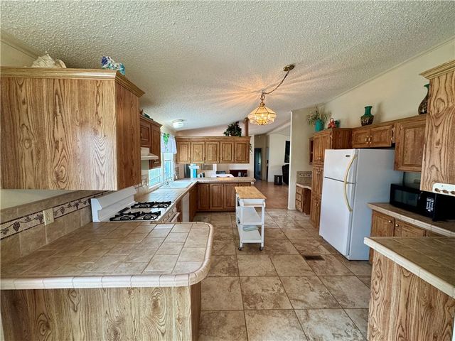25051 Lakeshore Dr, Mathis, TX 78368