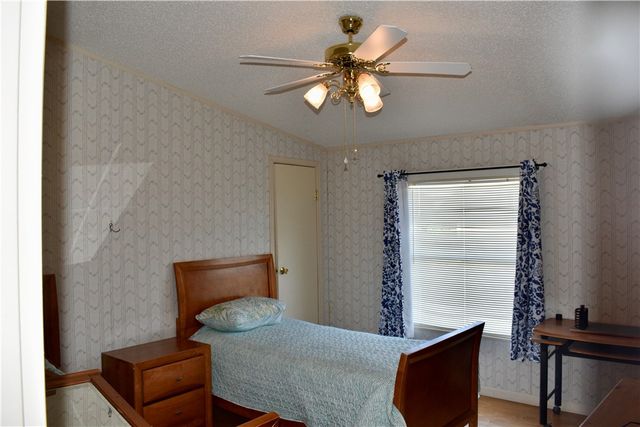 25051 Lakeshore Dr, Mathis, TX 78368