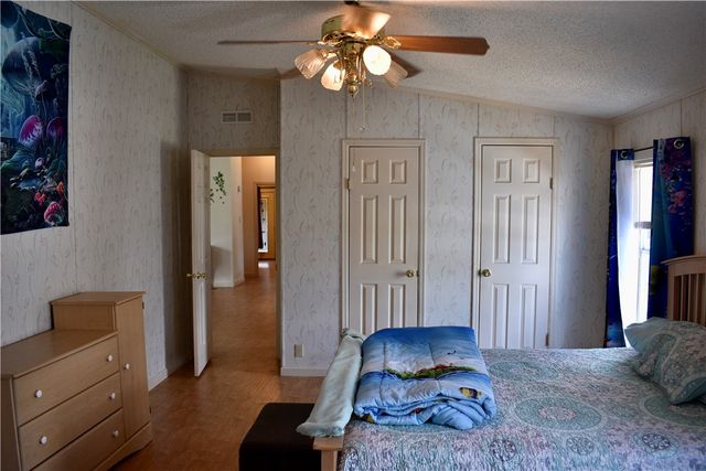 25051 Lakeshore Dr, Mathis, TX 78368