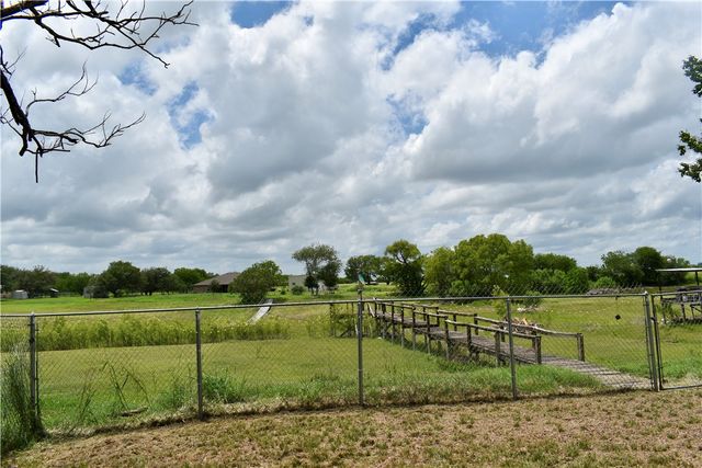 25051 Lakeshore Dr, Mathis, TX 78368