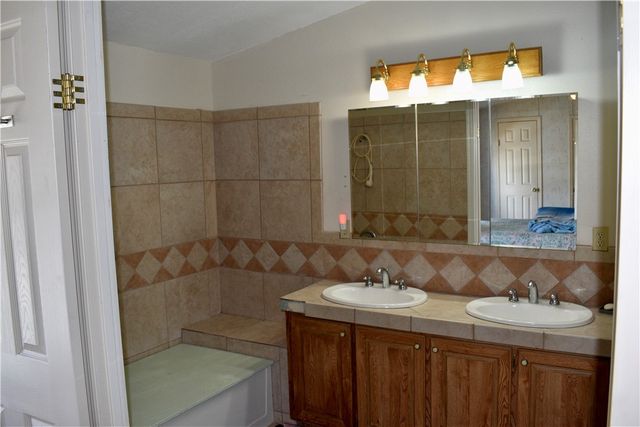25051 Lakeshore Dr, Mathis, TX 78368