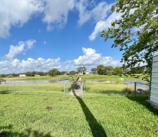25051 Lakeshore Dr, Mathis, TX 78368