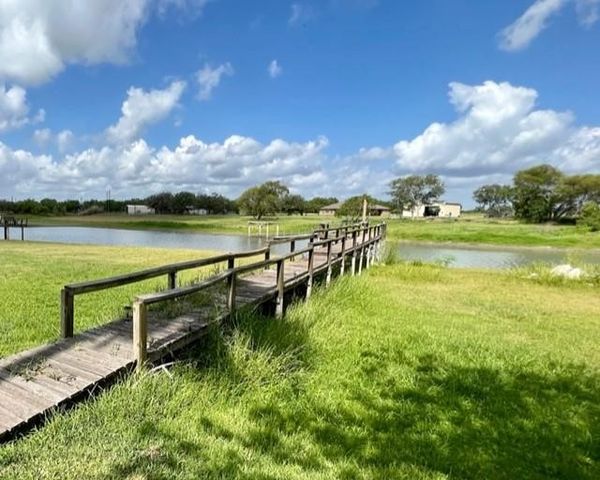 25051 Lakeshore Dr, Mathis, TX 78368