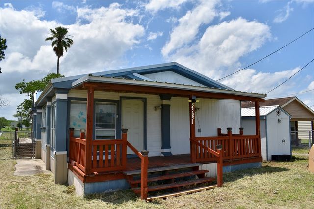 25051 Lakeshore Dr, Mathis, TX 78368