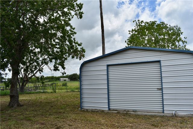 25051 Lakeshore Dr, Mathis, TX 78368