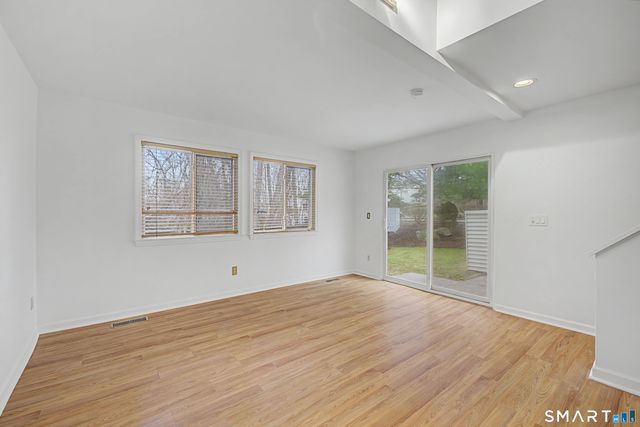 49 Deer Run 49, Bethel, CT 06801