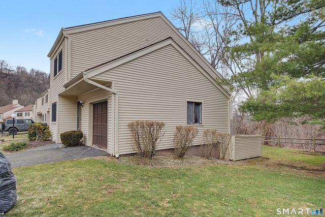 49 Deer Run 49, Bethel, CT 06801