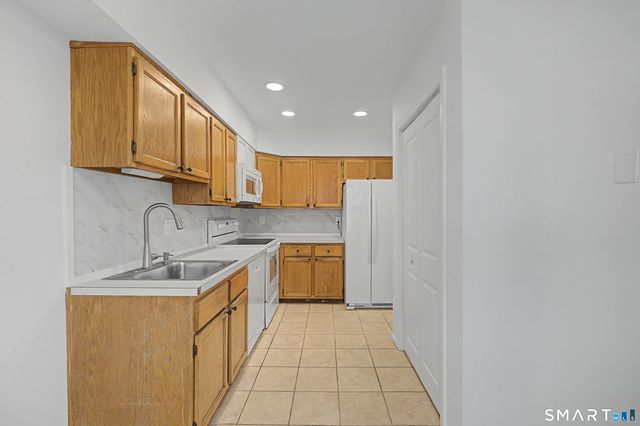 49 Deer Run 49, Bethel, CT 06801