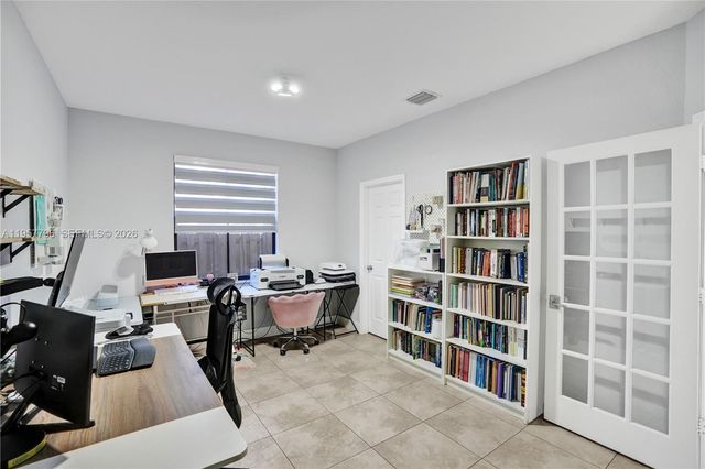 8895 NW 100th Pl, Doral, FL 33178