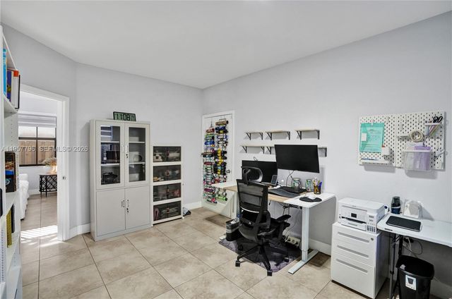 8895 NW 100th Pl, Doral, FL 33178