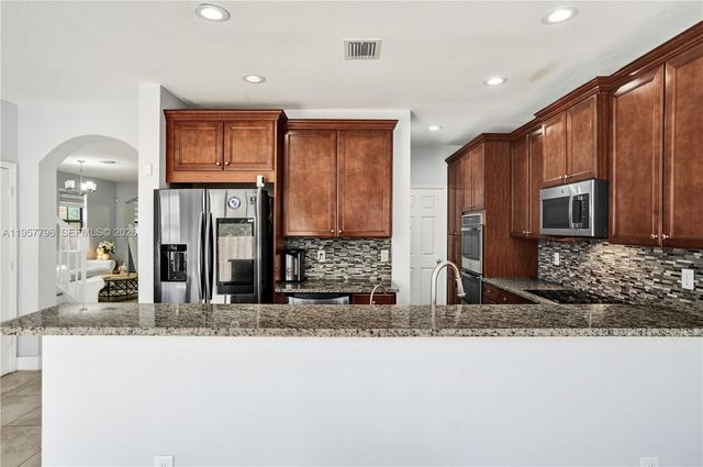 8895 NW 100th Pl, Doral, FL 33178