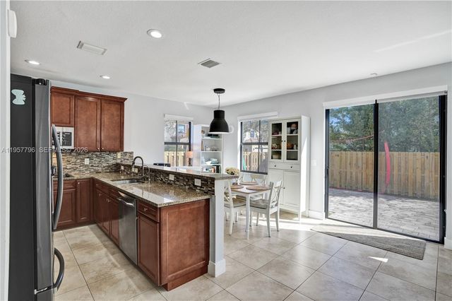 8895 NW 100th Pl, Doral, FL 33178