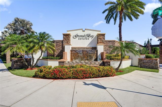 8895 NW 100th Pl, Doral, FL 33178