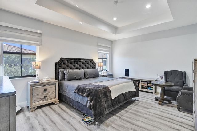 8895 NW 100th Pl, Doral, FL 33178