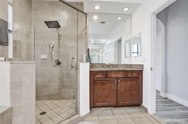 8895 NW 100th Pl, Doral, FL 33178