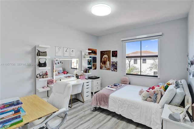 8895 NW 100th Pl, Doral, FL 33178