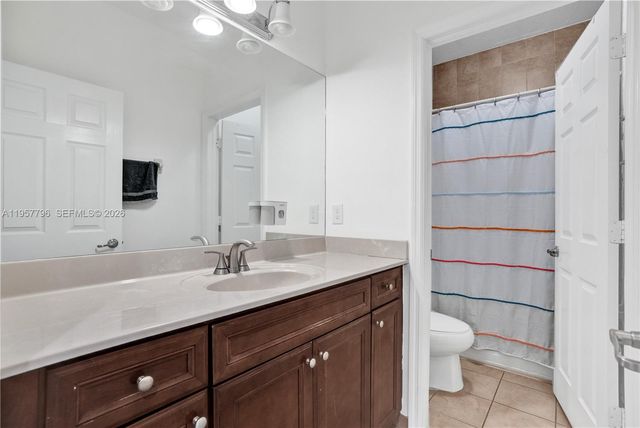 8895 NW 100th Pl, Doral, FL 33178