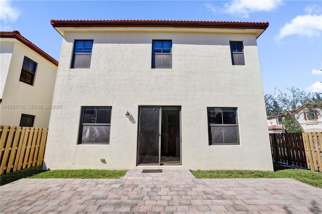 8895 NW 100th Pl, Doral, FL 33178