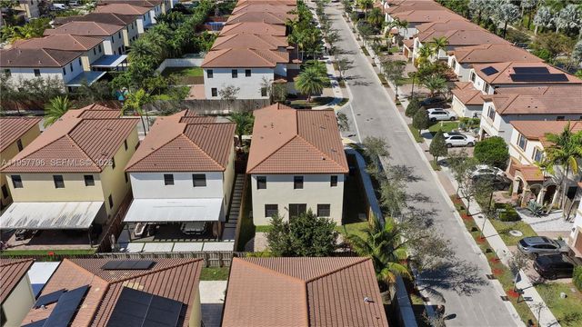 8895 NW 100th Pl, Doral, FL 33178