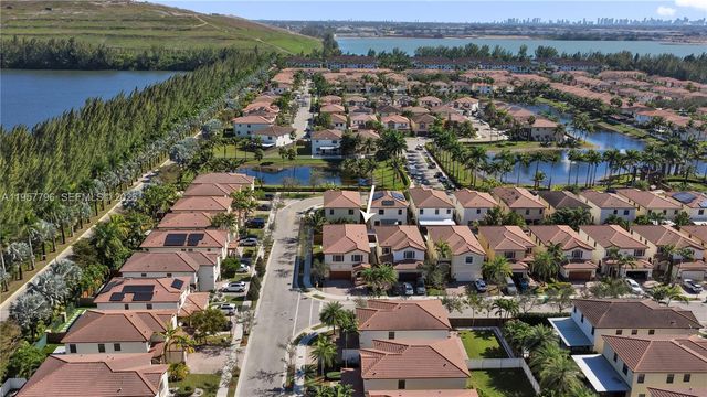 8895 NW 100th Pl, Doral, FL 33178