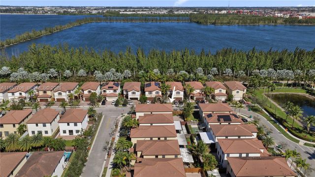 8895 NW 100th Pl, Doral, FL 33178