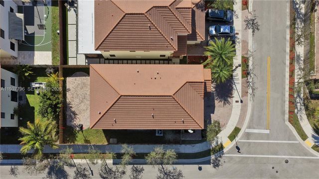 8895 NW 100th Pl, Doral, FL 33178