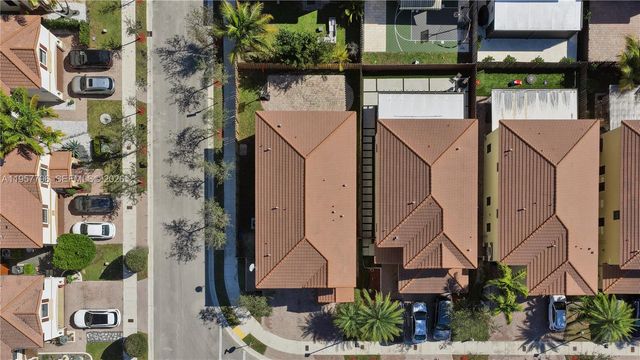 8895 NW 100th Pl, Doral, FL 33178