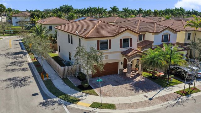 8895 NW 100th Pl, Doral, FL 33178