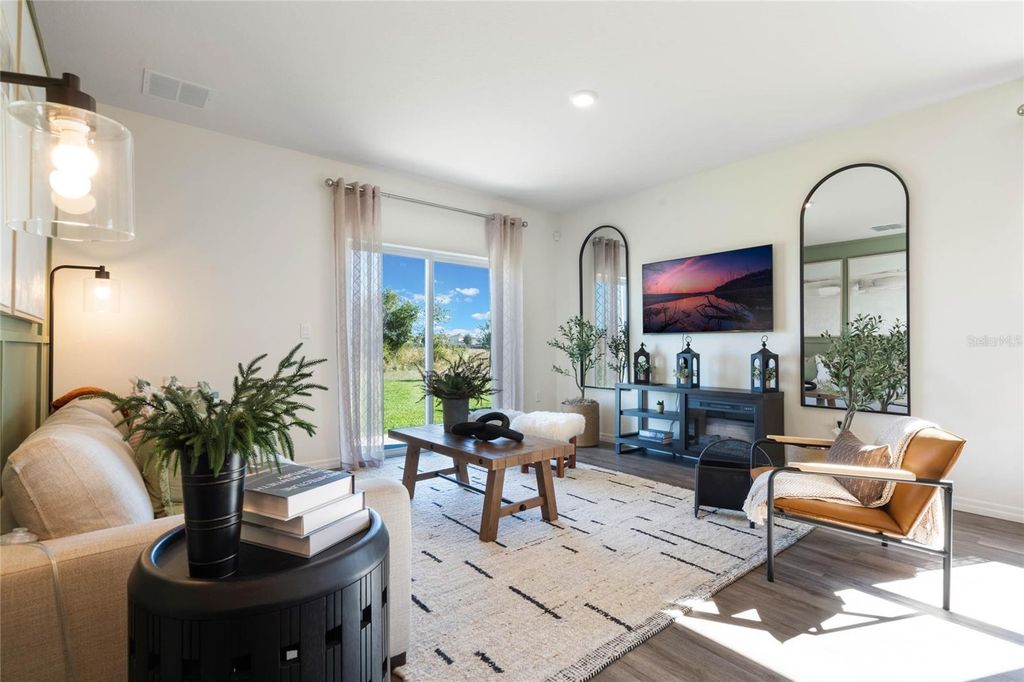 Image 6 of property listing at 4601 BARBERRY AVENUE, Lakeland, FL 33811