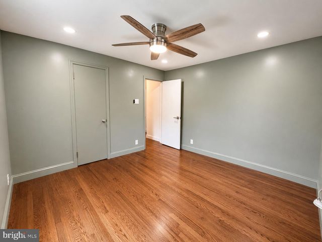 28 W CENTER AVE, Maple Shade, NJ 08052