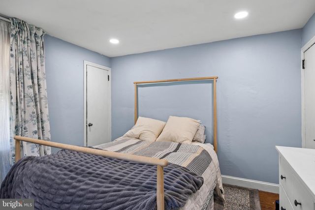 28 W CENTER AVE, Maple Shade, NJ 08052