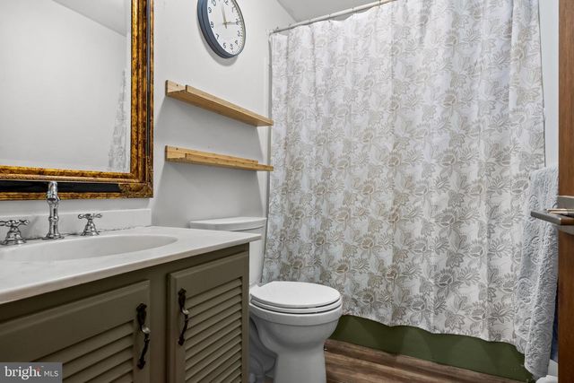 28 W CENTER AVE, Maple Shade, NJ 08052