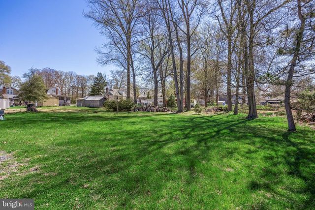 28 W CENTER AVE, Maple Shade, NJ 08052