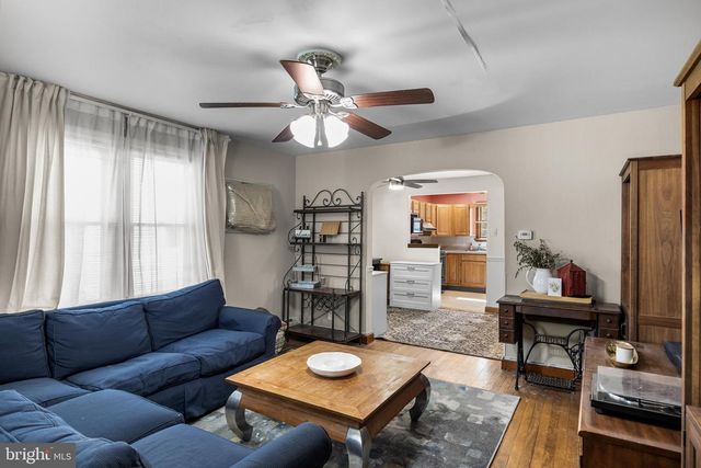 28 W CENTER AVE, Maple Shade, NJ 08052