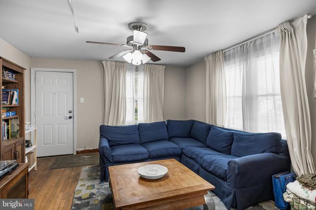 28 W CENTER AVE, Maple Shade, NJ 08052