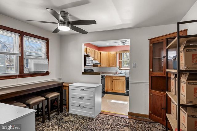 28 W CENTER AVE, Maple Shade, NJ 08052