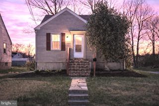 28 W CENTER AVE, Maple Shade, NJ 08052