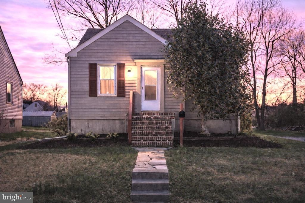 28 W CENTER AVE, Maple Shade, NJ 08052