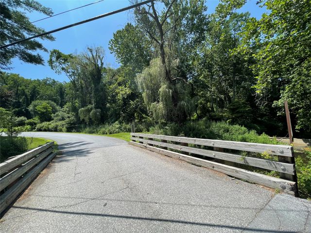 14 Akindale Road, Pawling, NY 12564