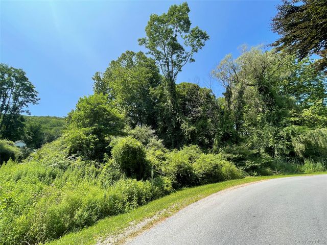 14 Akindale Road, Pawling, NY 12564