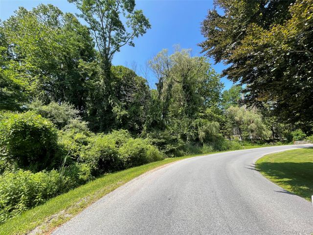 14 Akindale Road, Pawling, NY 12564