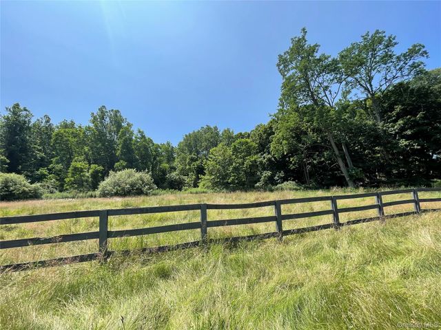 14 Akindale Road, Pawling, NY 12564