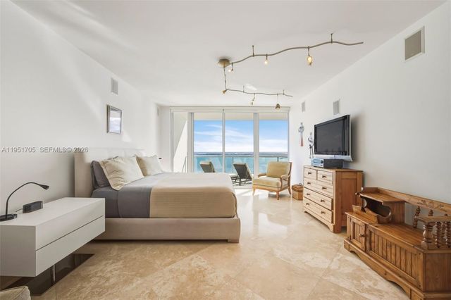 1331 Brickell Bay Dr 2807, Miami, FL 33131