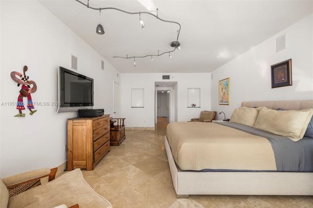 1331 Brickell Bay Dr 2807, Miami, FL 33131