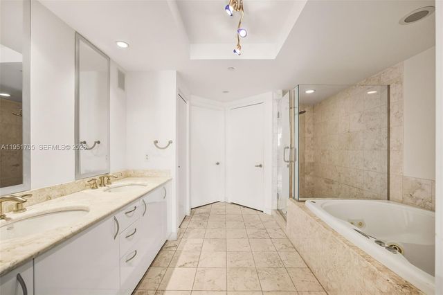 1331 Brickell Bay Dr 2807, Miami, FL 33131