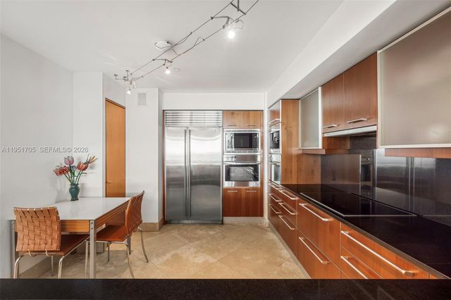 1331 Brickell Bay Dr 2807, Miami, FL 33131